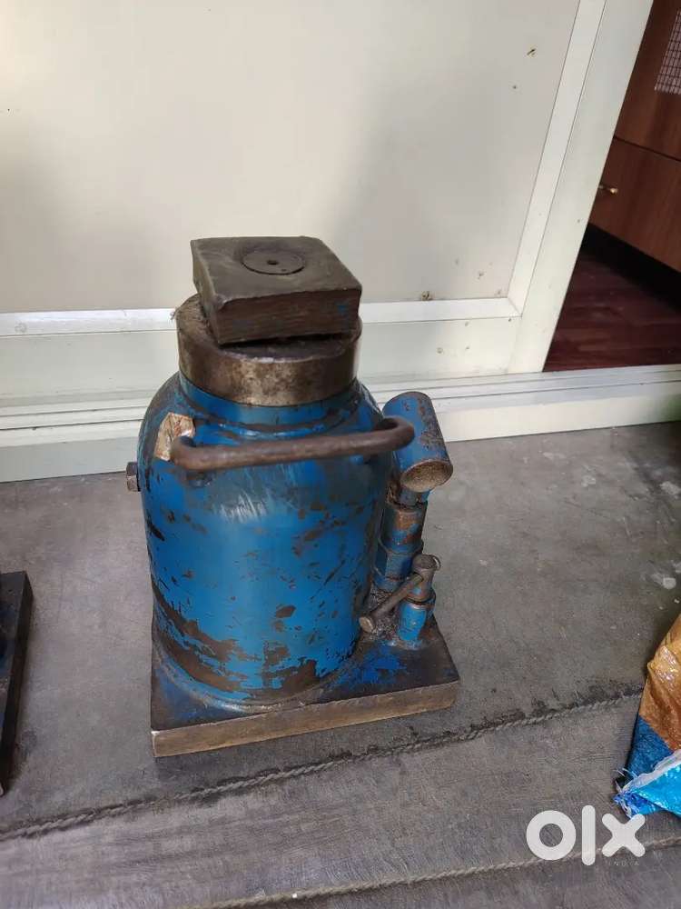 hydraulic jack
