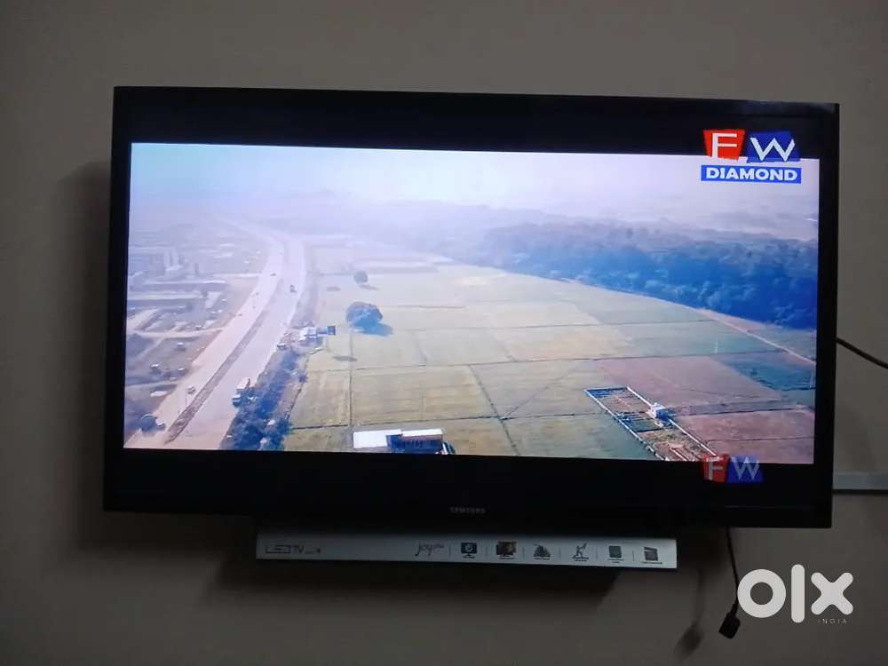 LCD 32 INCH not a smart tv