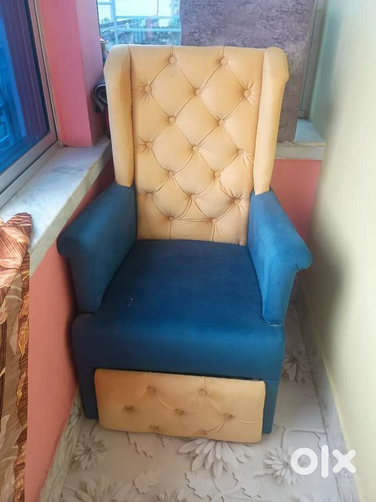 1 month use  royel chair  new condition