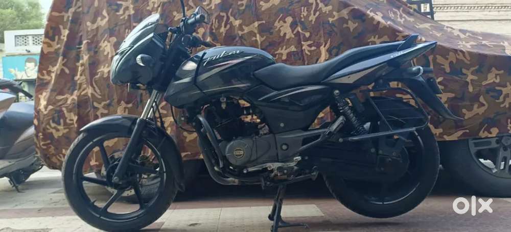 BAJAJ PULSAR  MODEL 2017 ( 1 ST OWNER )