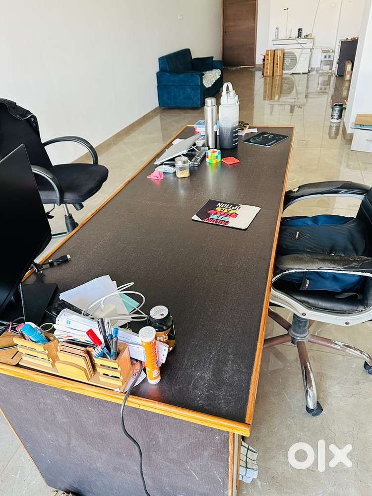 Office tebal and chair