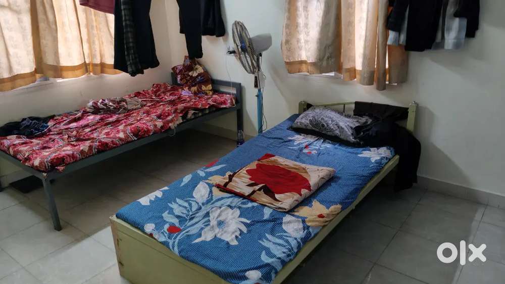 Mens PG/hostel , twin sharing bedrooms with hall kitchen and dining rm