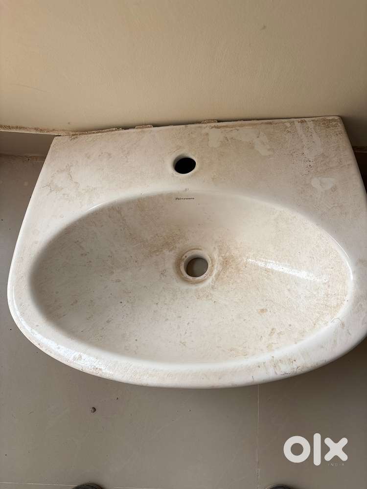 Parryware Washroom seats and washbasin