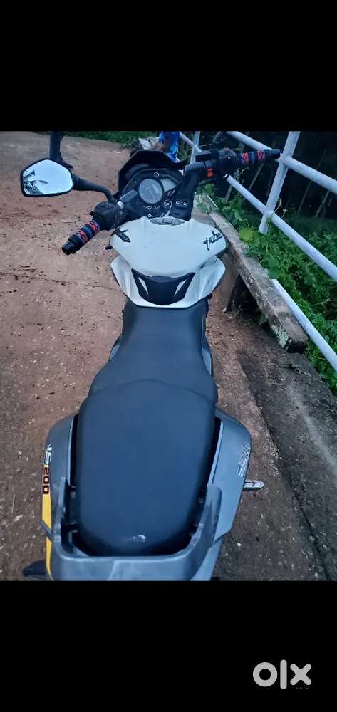 2019 ns200    750000