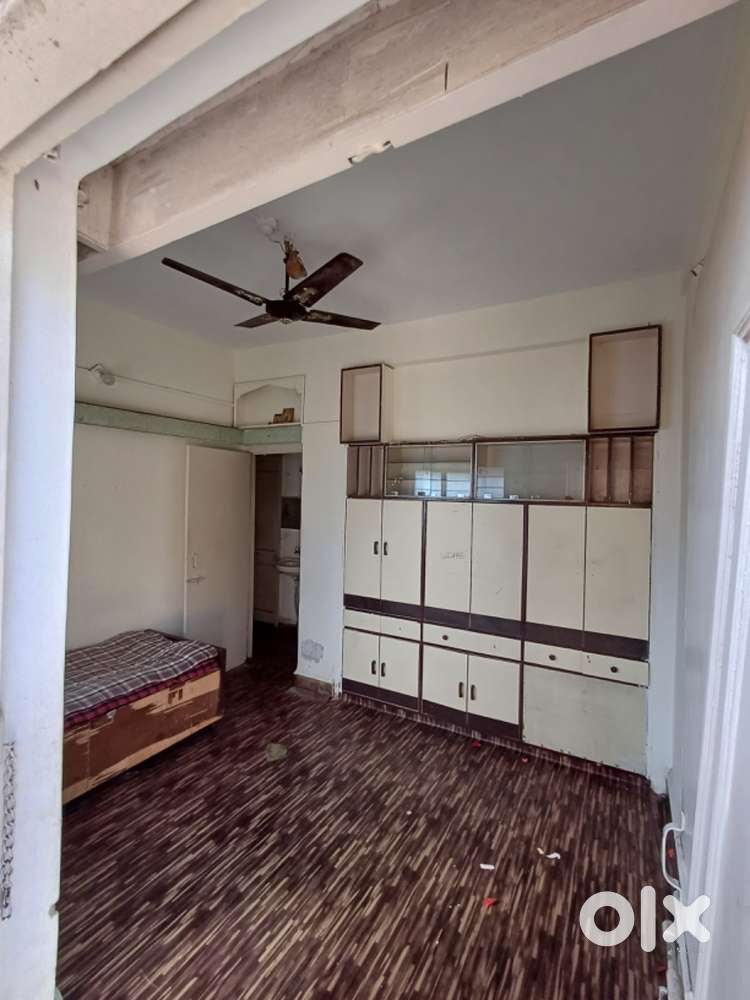Flat on rent in Kothrud near Shivrai school