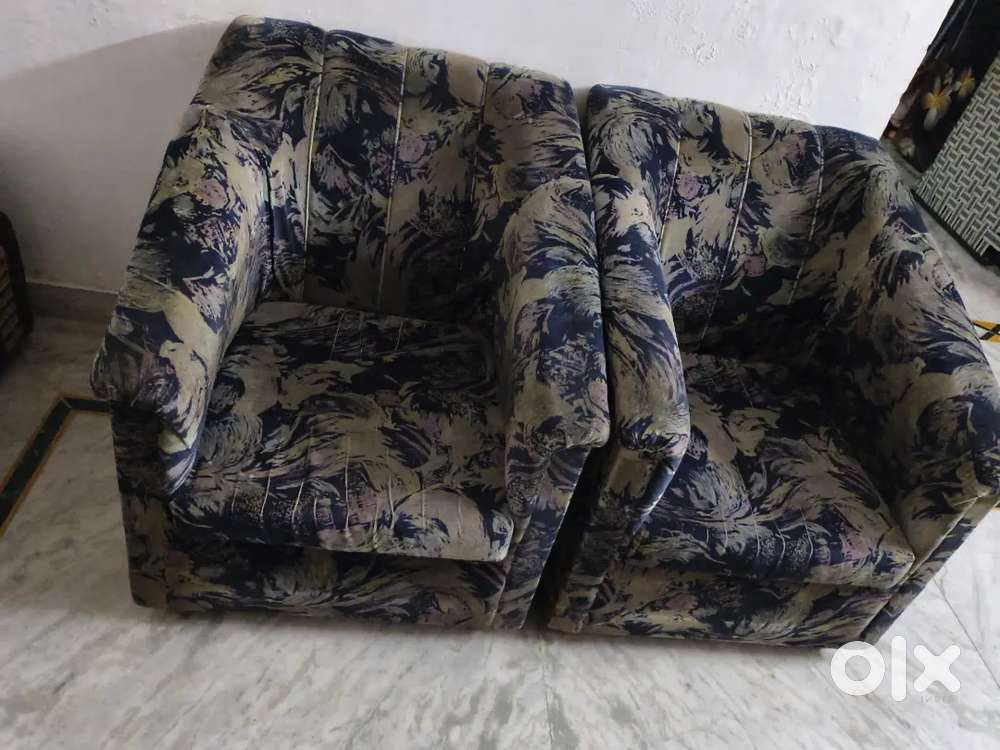 Sofa Set in Average Condition