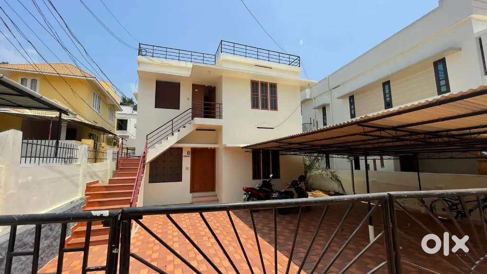 Ground floor of a double storeyed building for rent