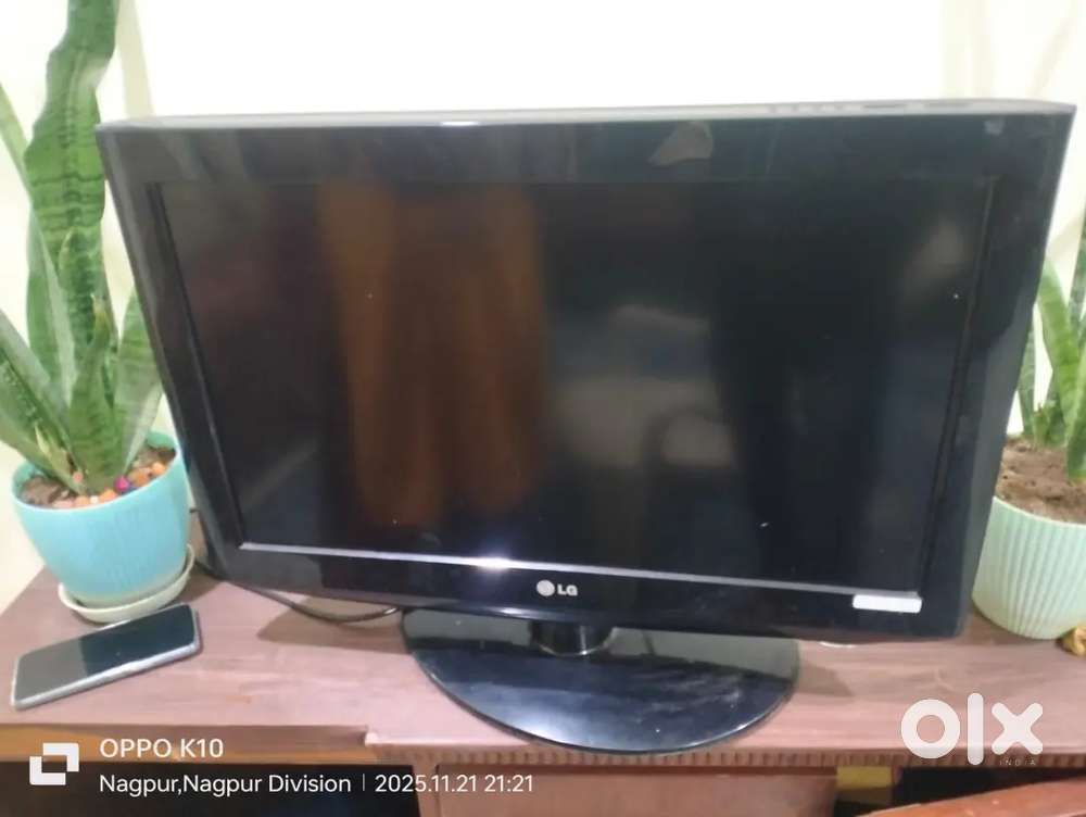 Lg company ka TV  bechna hai