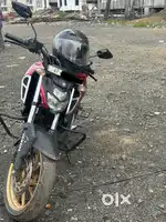 Bluetooth connectivity, ABS, golden tyre rims, mileage upto 43km, V.3.