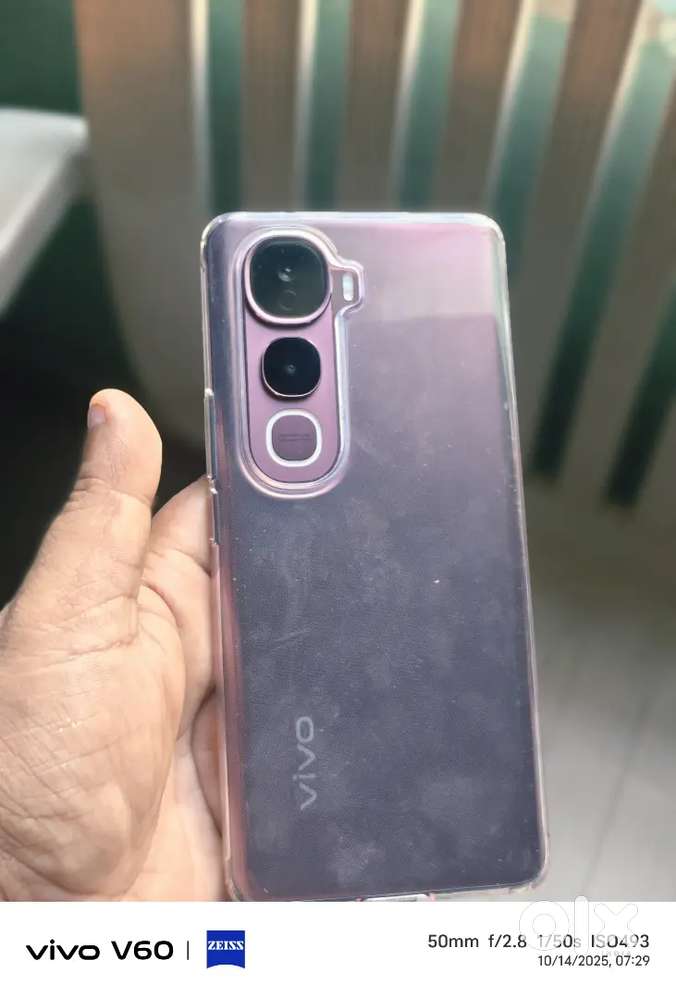 Vivo y400 pro 8gb 128gb 7 days old bill box accesories