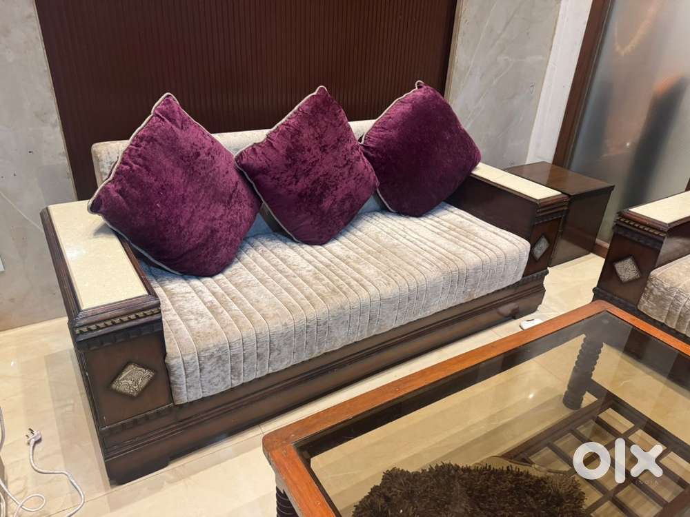 Sofa set with table
