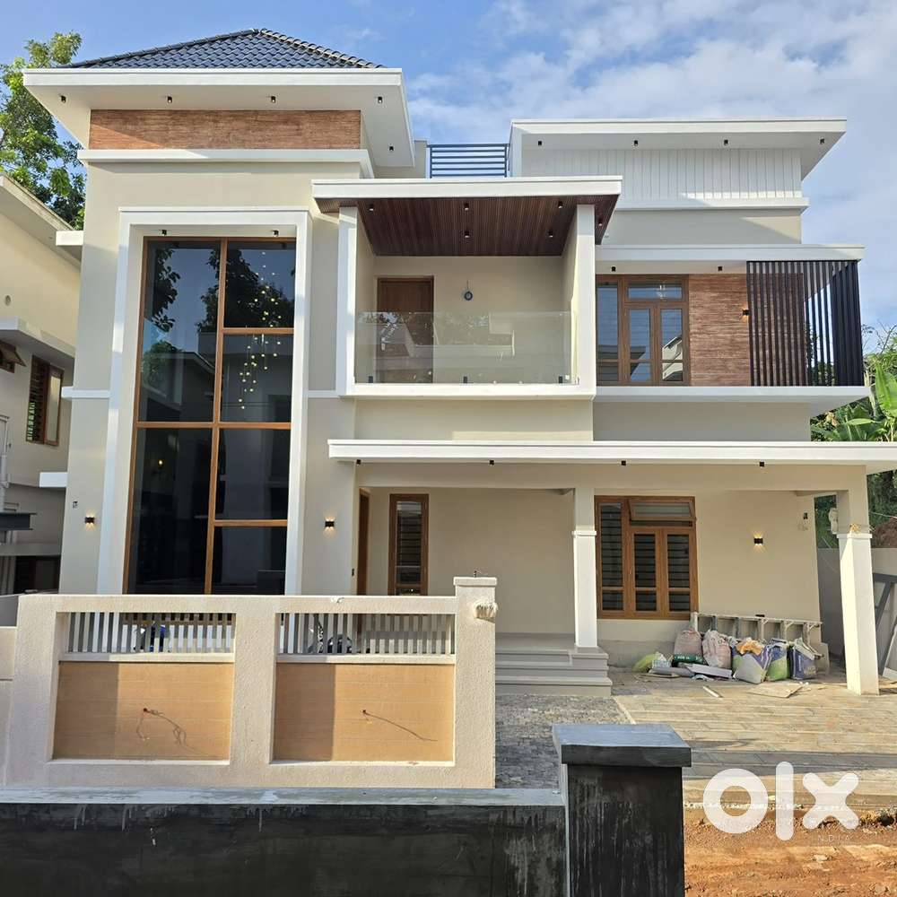 Kakkanad, Vikasavani,5.60cent ,4 bed ,1.50 cr