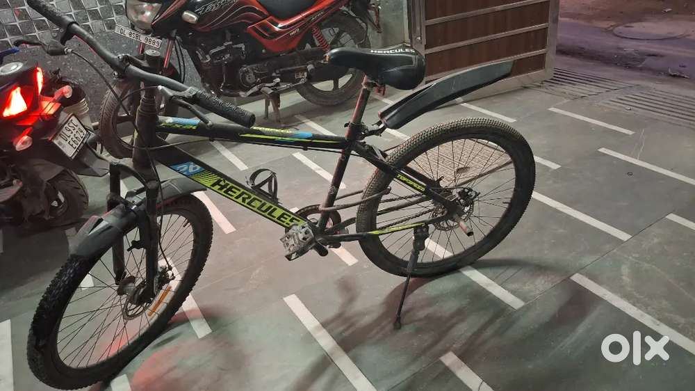 Bicycle with the free pad lock