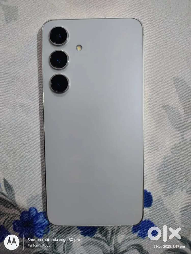 Samsung s24 only 30days old new mobile only  single dots  right corner