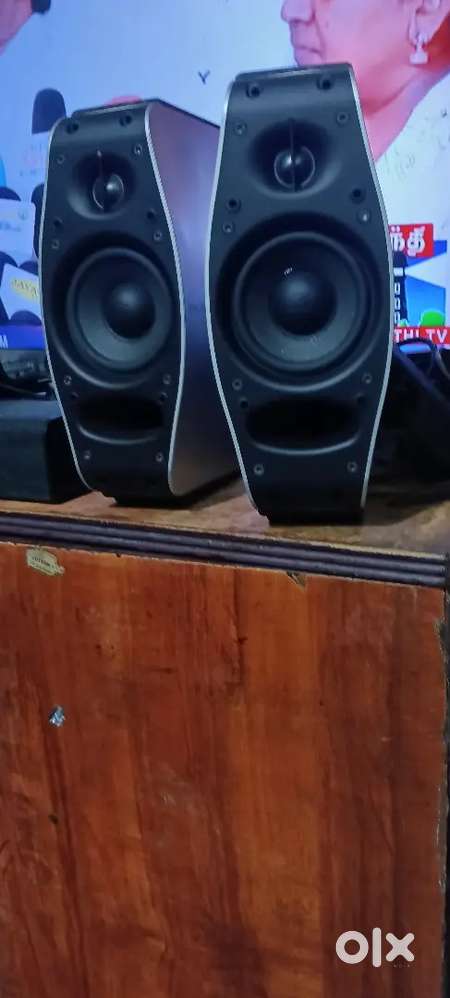 Focal book shelf speakers with inbuilt Amplifier made in France