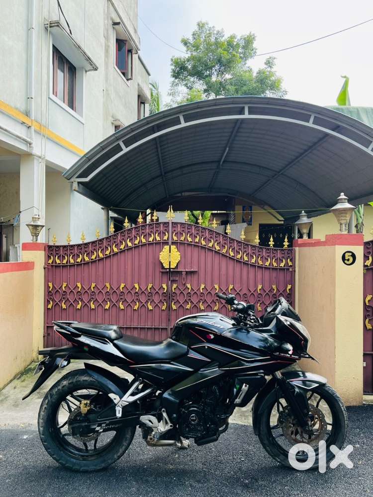 Bajaj pulsar as 200, model 2015,1st owner, self working