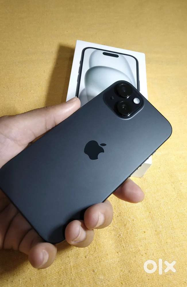 IPHONE 15 only 1.5 mth old with bill box and cable