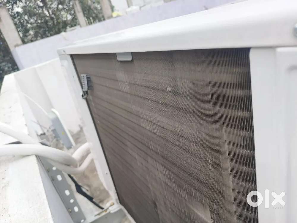 Lloyd 2 ton AC 8 months old . Good in condition