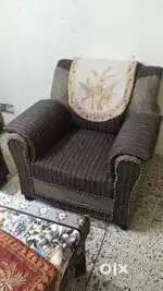 5 seater sofa set in mint condition. Selling due to house renovation