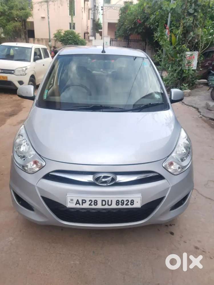 Automatic sportz Hyundai i10 2013 Petrol Well Maintained