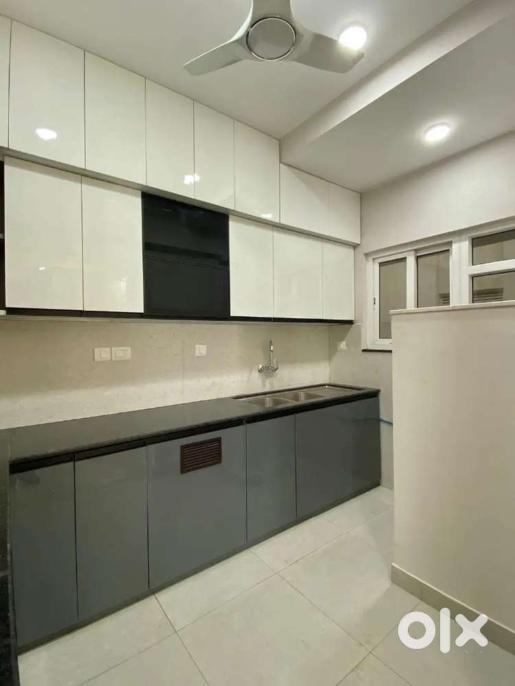 Sea view 3 bhk flat for rent