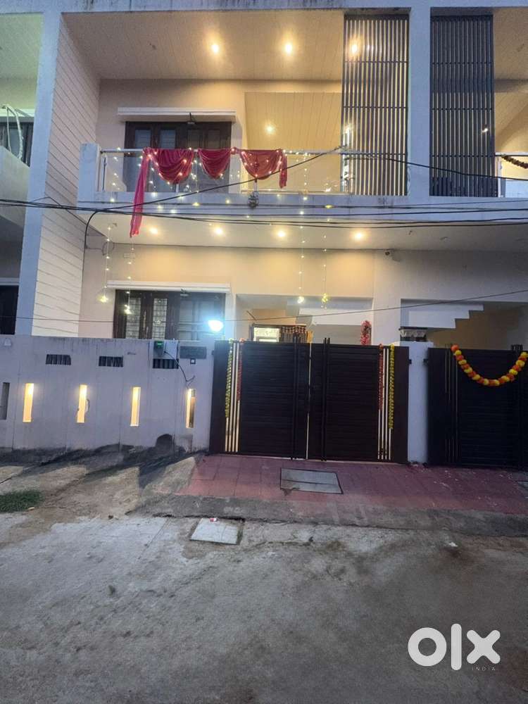 Independent Row House 1000 sq ft for small family