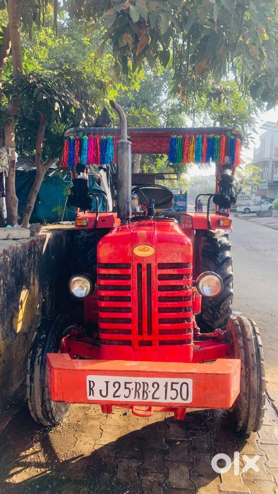 Mahindra 275.