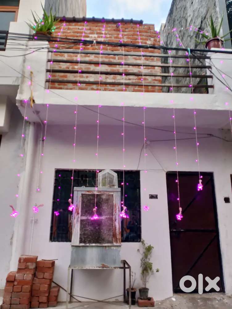 Urjent sale EWS makaan Park face West side