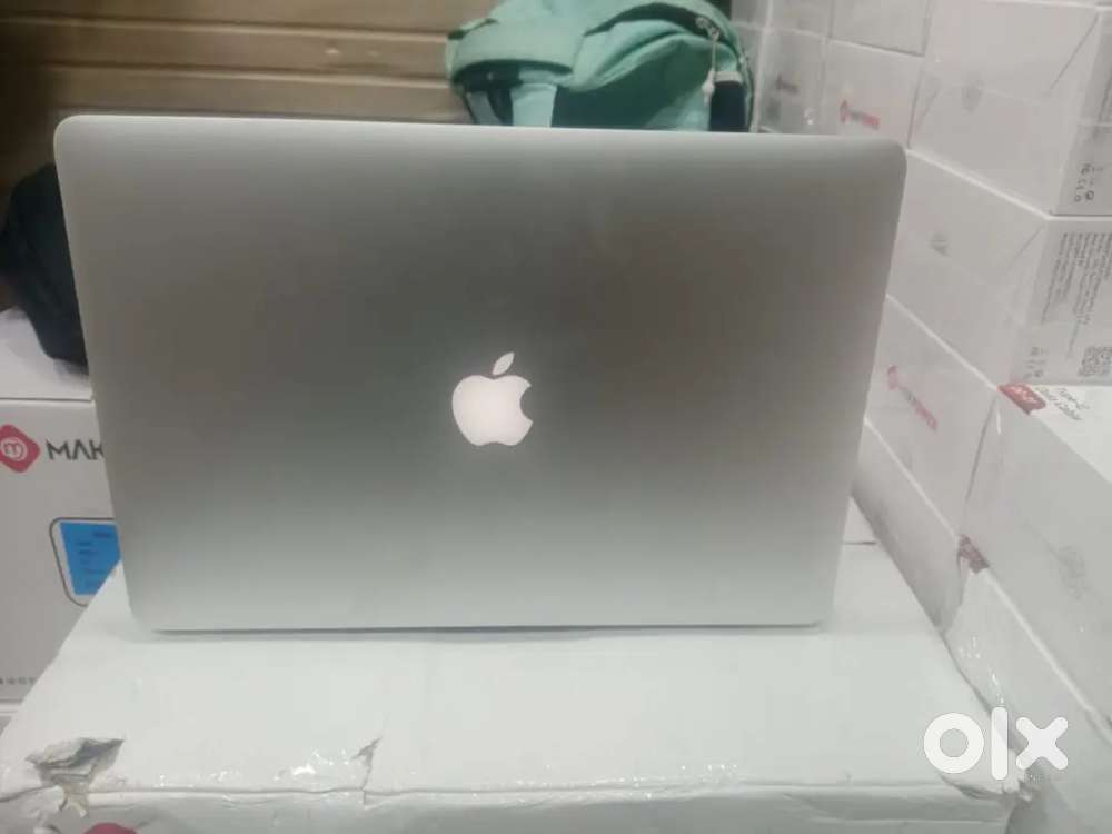 MacBook Pro /i7/16/256/New Condition