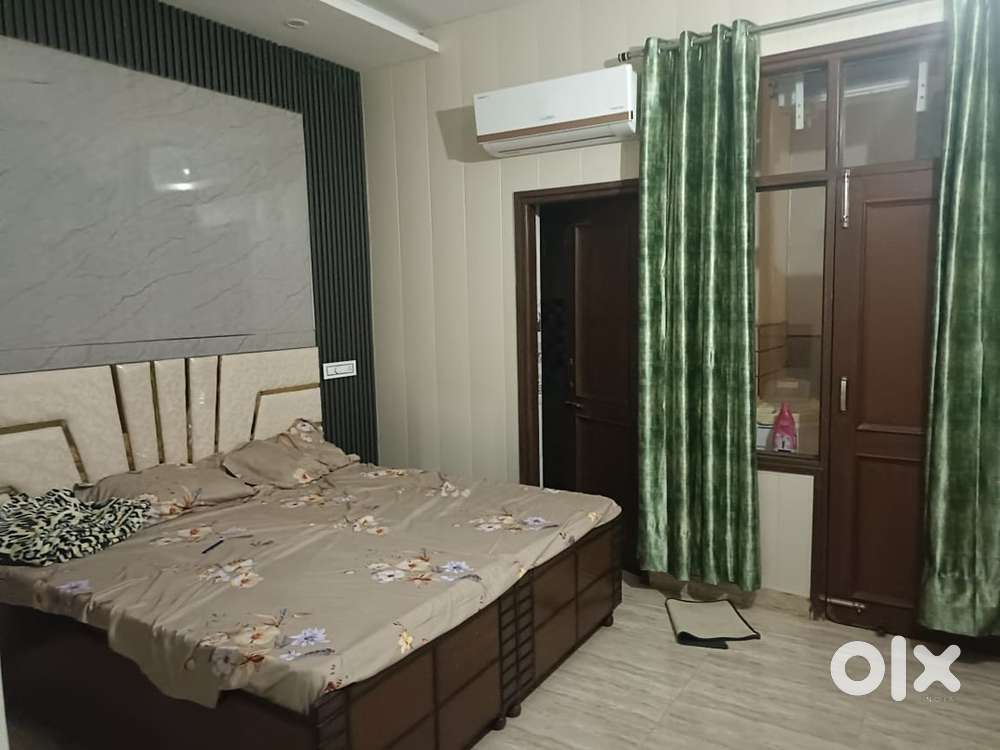 FEMALE FLATMATE NEEDED