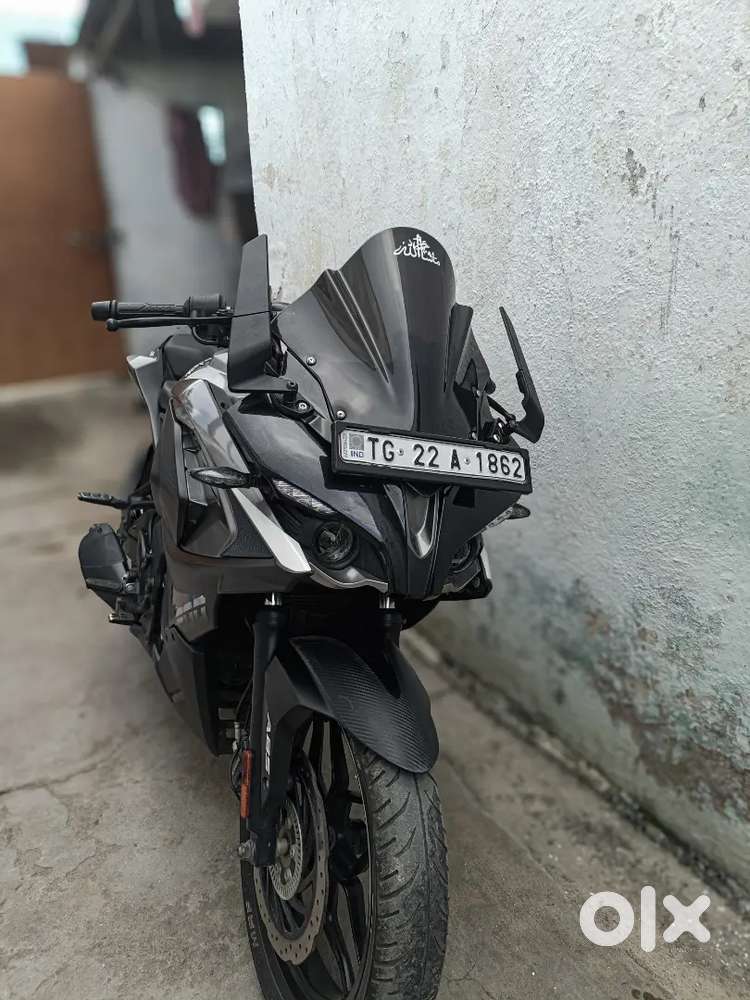 Bajaj pulsar rs 200