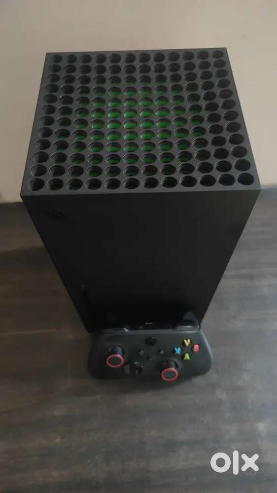 Xbox series X (with 6 months gamepass ultimate) - near mint condition