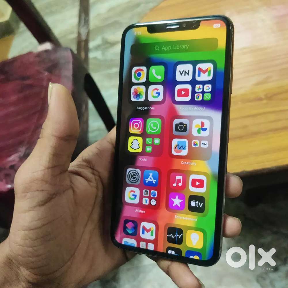 I phone xs max bettry health 77% phone  face I'd on he