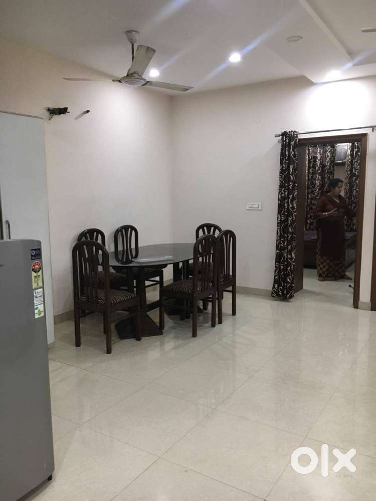 For sale 4BHK society flat 1st floor good location in advocate society