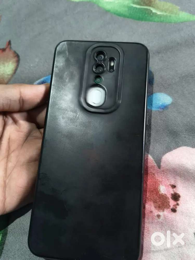 OppoA52020 is phone koi kharabi nhi h original screen h