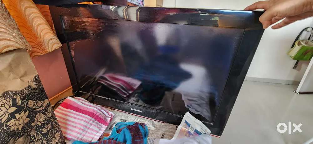 32 Inch Samsung LCD Series 5 TV