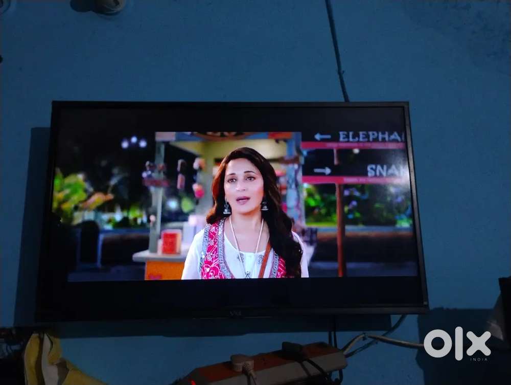 VU smart TV 32 inch