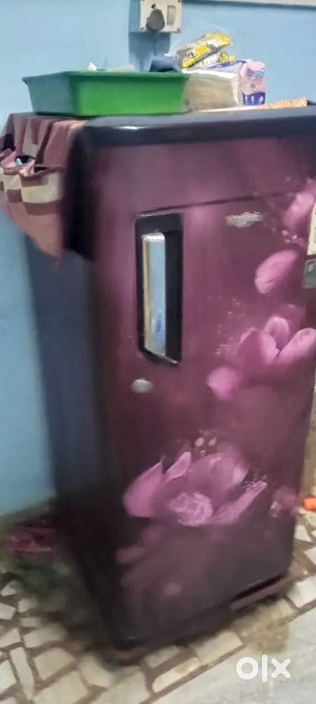 Fridge 185 ltr single door & cooler .Negitiable . Rearlly use