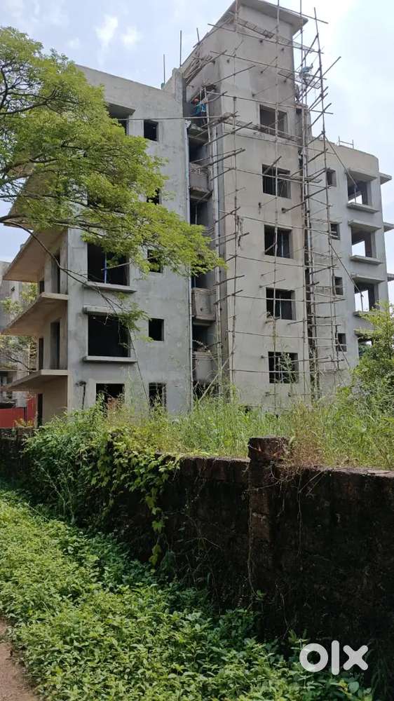 Entire Building with seaview Dona Paula For rent