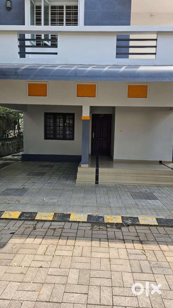 Gated colony villa for sale at Mulanthuruthy