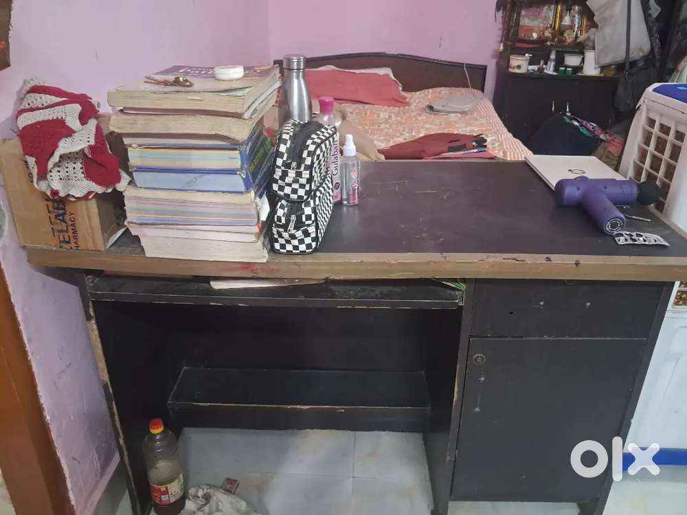 Computer table