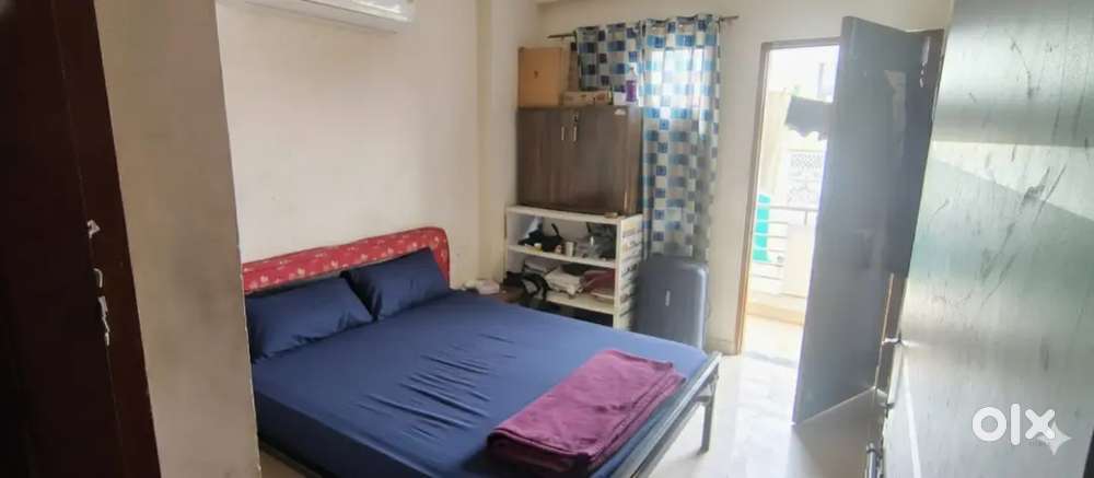 3bhk flat fully furnished 1 room vacant boys/girl's devi nagar