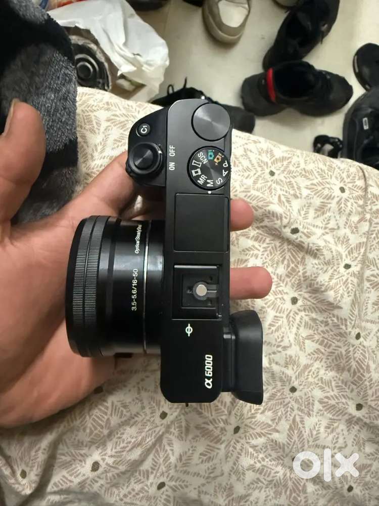 Alpha sony 6000 bilkul new condition use Krna nhi ata hai