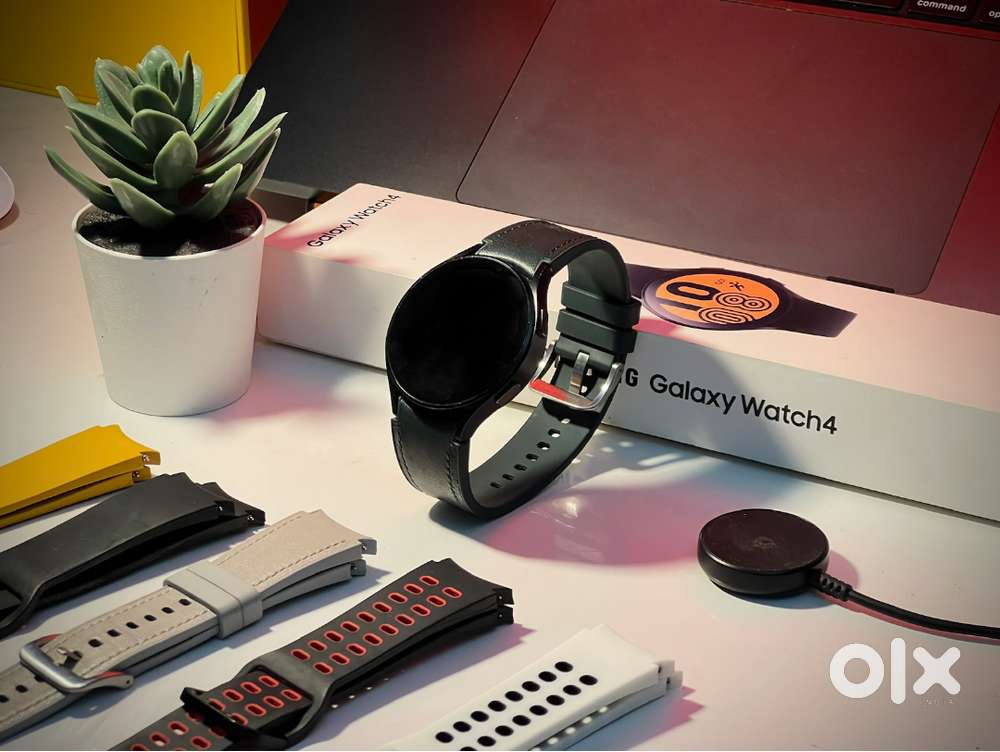 Samsung Galaxy Watch 4 - Premium Bundle  Excellent Condition