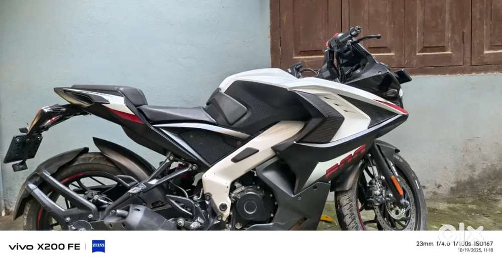 Bike fully condition mein hai Koi bhi complaint nhi milege