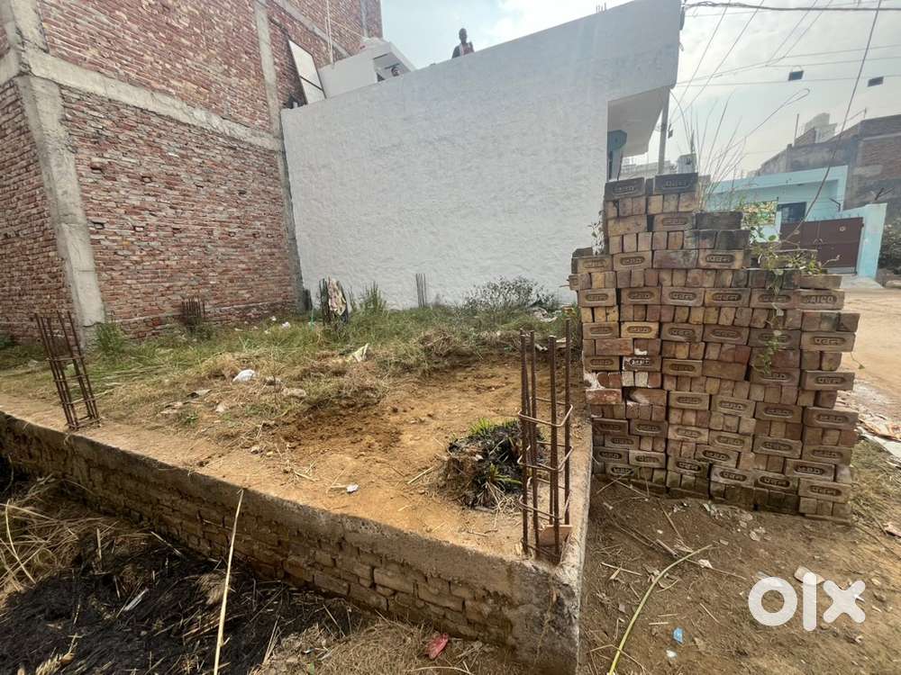 60sq yards 2shops main shani bazar road