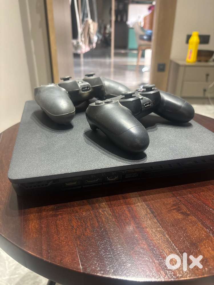 Play Station 4 Slim 1TB