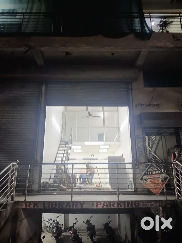 sales ke liye ladke or ladkiyo ki jarurat h , tiles showroom me.