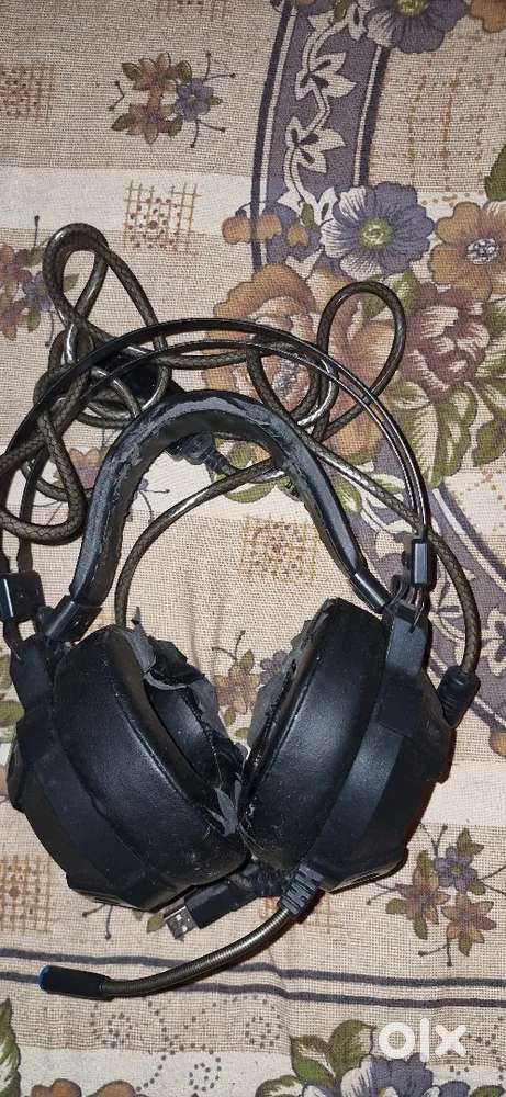 Red gear gaming headphones