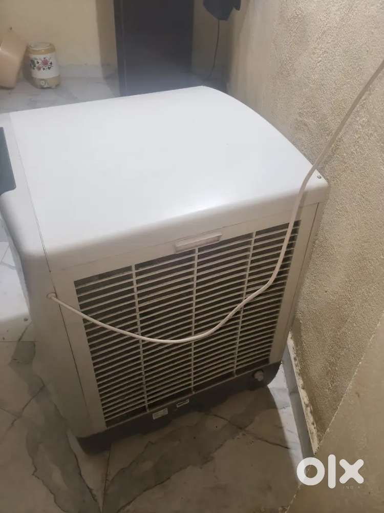 Maharaja white line 65L desert cooler